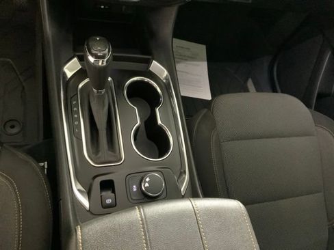Used 2020 Chevrolet Traverse LT FWD image 19