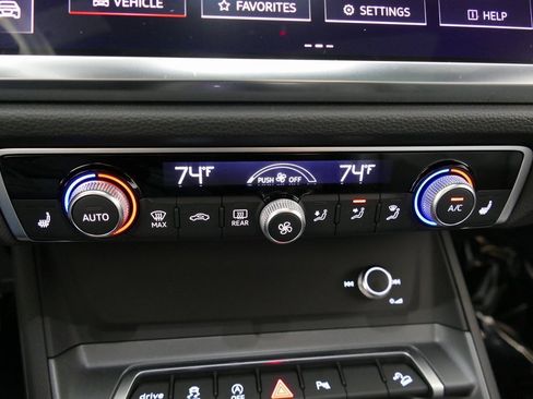 Certified 2025 Audi Q3 2.0T Premium w/ Black Optic Sport Package image 18