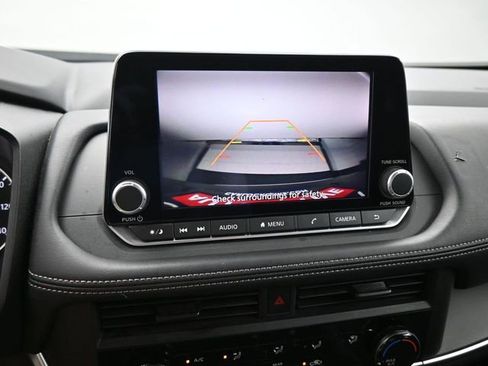 Used 2024 Nissan Rogue S image 28