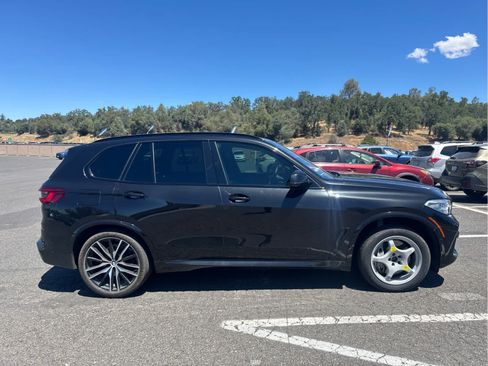 Used 2019 BMW X5 xDrive50i w/ M Sport Package AWD/4WD image 4