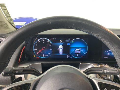 Used 2022 Mercedes-Benz GLB 250 4MATIC w/ Premium Package Lite image 22