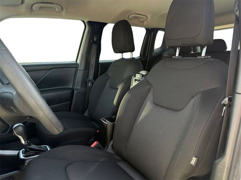 Used 2023 Jeep Renegade Latitude image 9