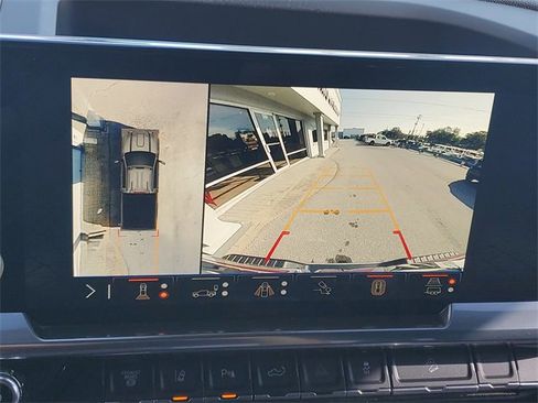 Used 2024 GMC Sierra 2500 SLT w/ SLT Premium Package image 16