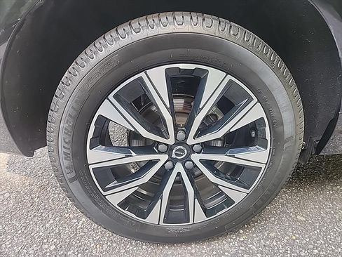 Certified 2024 Volvo XC60 B5 Core w/ Protection Package Premier AWD/4WD image 11