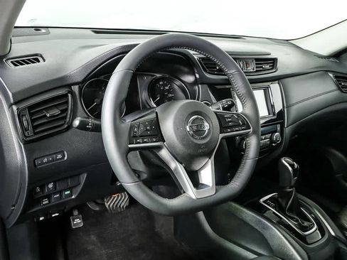 Used 2017 Nissan Rogue SV AWD/4WD image 4