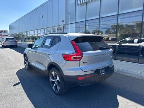 Certified 2025 Volvo XC40 B5 Plus AWD/4WD image 3