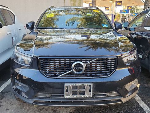 Used 2020 Volvo XC40 T5 R-Design w/ Protection Package Premier image 2