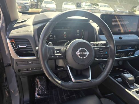 Used 2024 Nissan Rogue SL FWD image 25