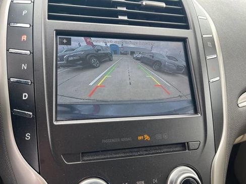 Used 2019 Lincoln MKC Premiere FWD image 24