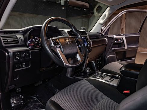 Used 2021 Toyota 4Runner SR5 AWD/4WD image 12