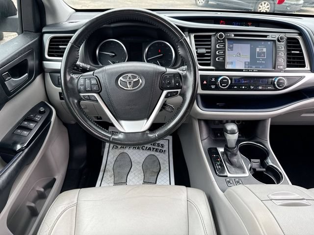 Used 2017 Toyota Highlander XLE AWD/4WD image 14