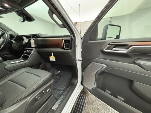 New 2025 GMC Sierra 2500 Denali w/ Denali Reserve Package image 38