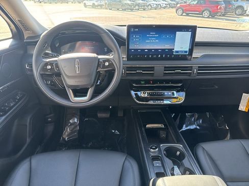 New 2026 Lincoln Corsair Premiere image 6