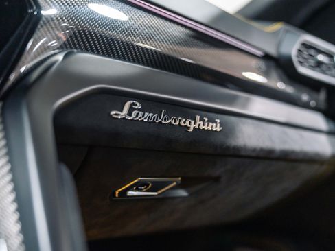 Used 2021 Lamborghini Urus AWD/4WD image 45