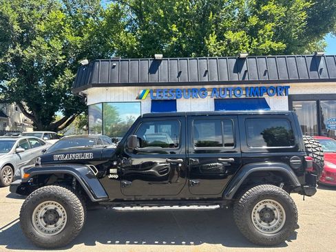 Used 2018 Jeep Wrangler Unlimited Sahara AWD/4WD image 4