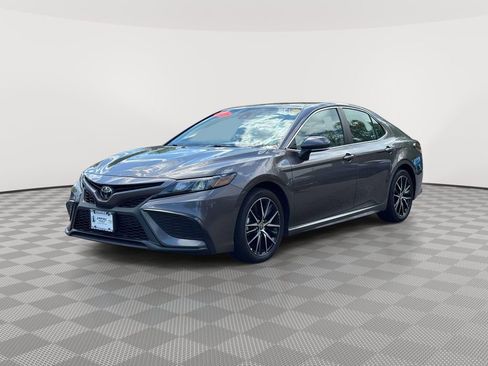 Used 2023 Toyota Camry SE AWD/4WD image 3