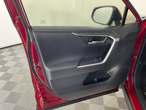 Used 2019 Toyota RAV4 Limited w/ Advanced Technology Package AWD/4WD image 18