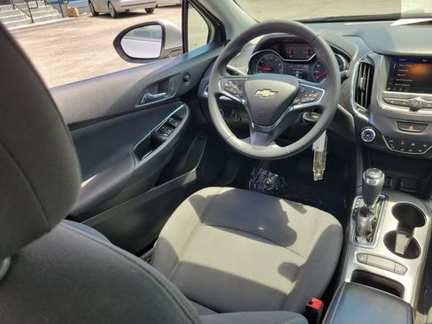 Used 2019 Chevrolet Cruze LT FWD image 15