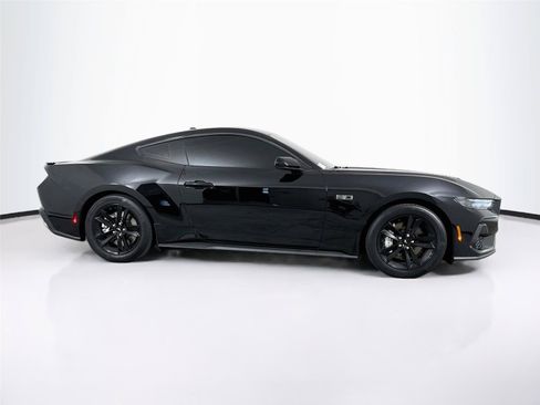 Used 2025 Ford Mustang GT RWD image 7
