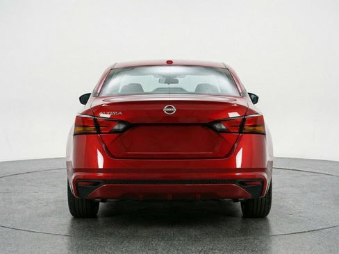 Used 2025 Nissan Altima 2.5 SV FWD image 7