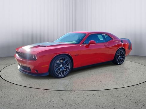 Used 2016 Dodge Challenger R/T Scat Pack w/ Leather Interior Group image 4