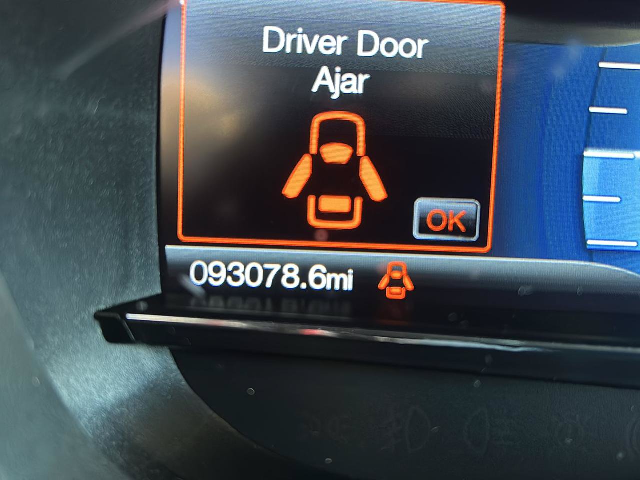Used 2017 Ford Explorer XLT w/ Equipment Group 202A FWD image 18