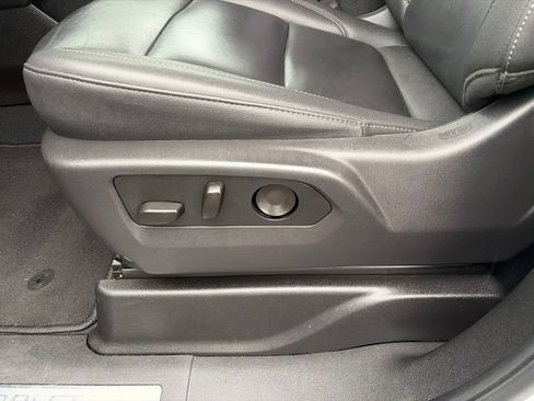 Used 2025 Chevrolet Tahoe LT AWD/4WD image 16