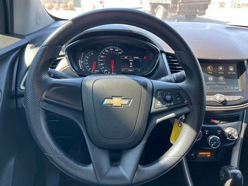 Used 2018 Chevrolet Trax LS FWD image 34