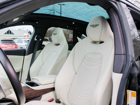 Used 2023 Aston Martin DBX Base image 9