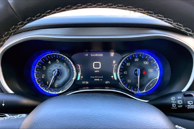 Used 2024 Chrysler Pacifica Touring-L FWD image 13
