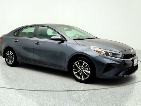 Used 2023 Kia Forte LXS w/ LXS Technology Package FWD image 3