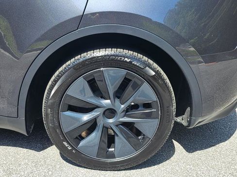 Used 2025 Tesla Model Y Long Range RWD image 19