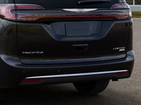 New 2026 Chrysler Pacifica Limited image 13