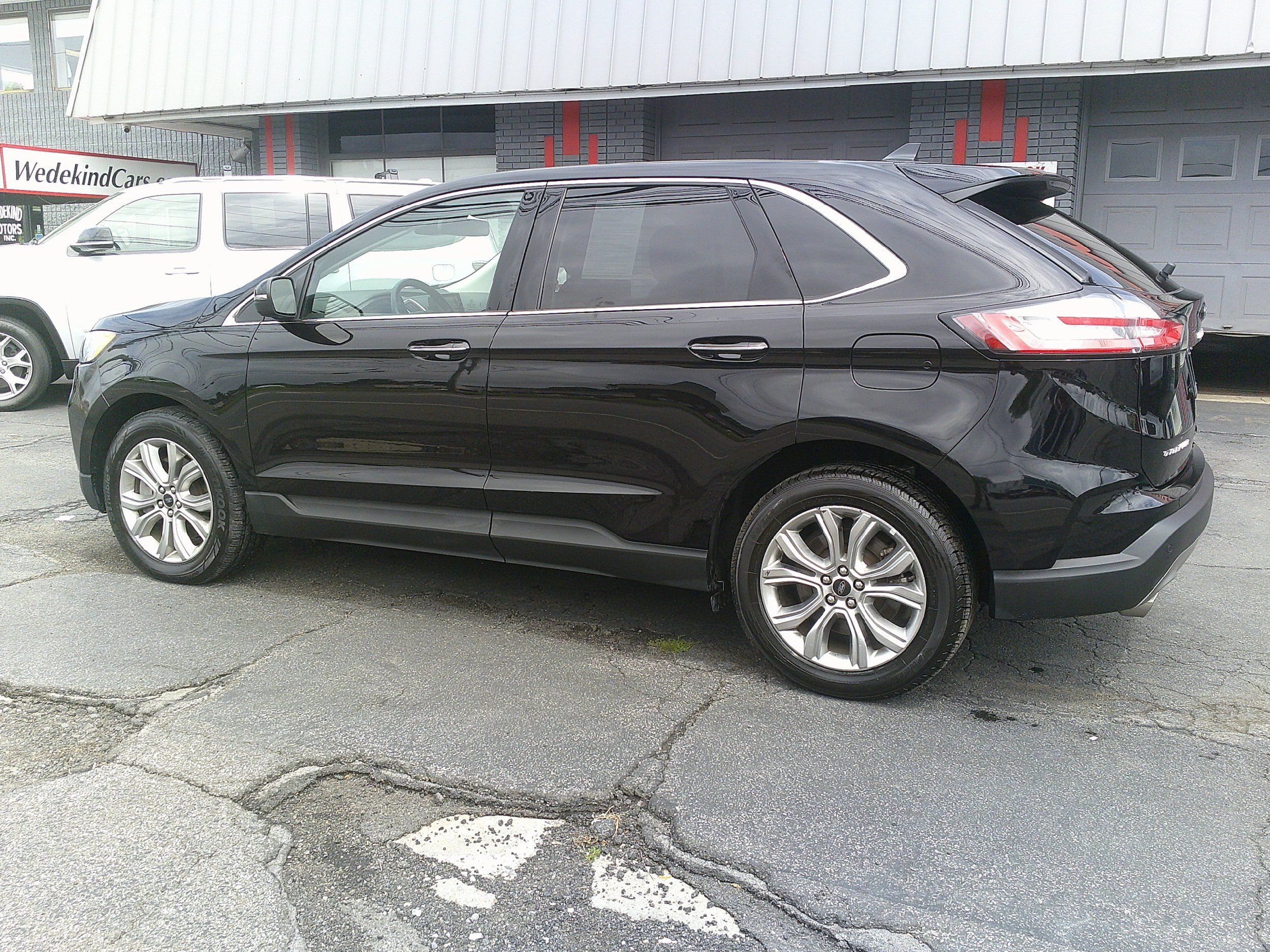 Used 2024 Ford Edge Titanium AWD/4WD image 12