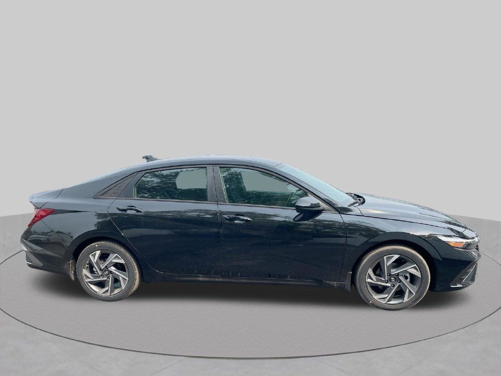 Used 2025 Hyundai Elantra Sport FWD image 34