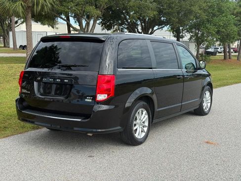 Used 2019 Dodge Grand Caravan SXT FWD image 5