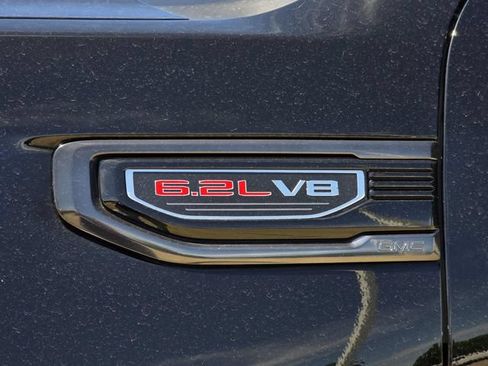 Used 2024 GMC Sierra 1500 AT4 w/ Technology Package AWD/4WD image 7