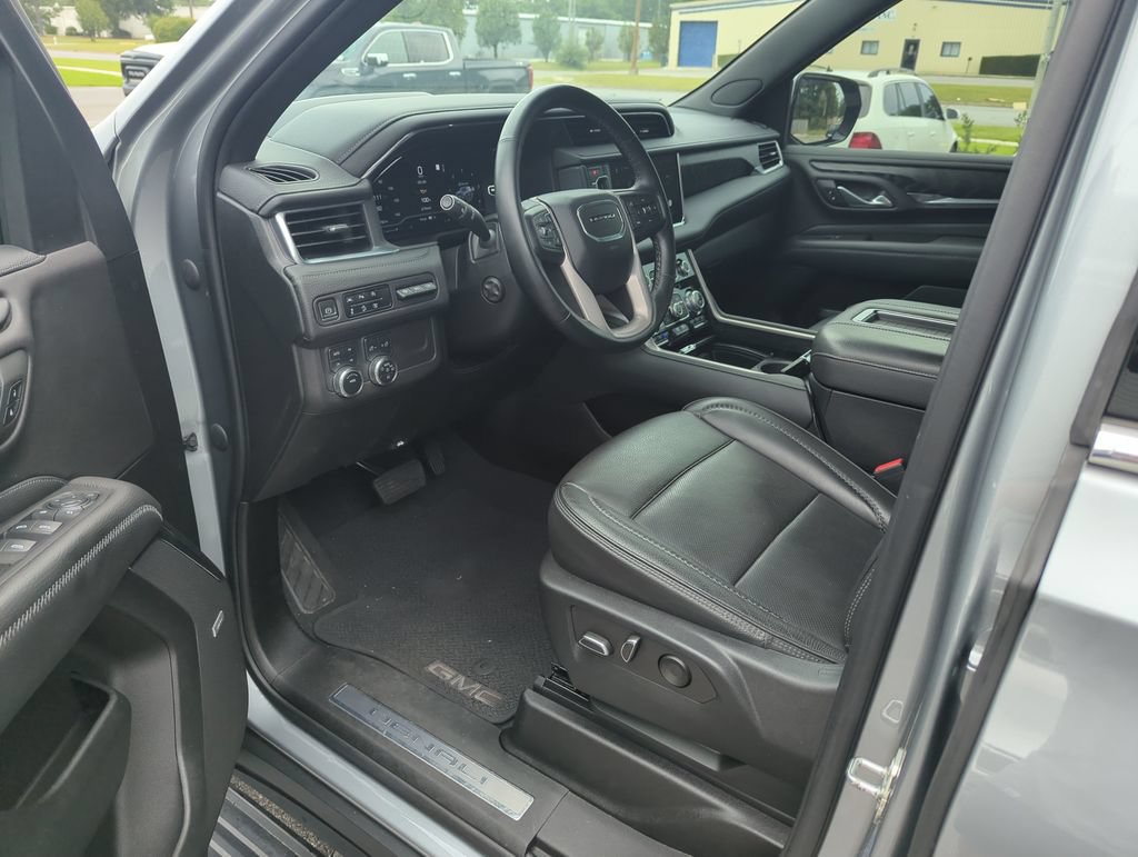 Used 2023 GMC Yukon XL Denali AWD/4WD image 10