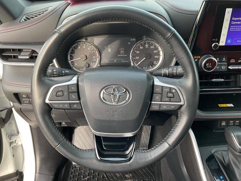 Used 2023 Toyota Highlander XSE image 17