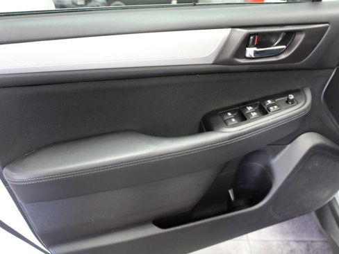 Used 2017 Subaru Outback 2.5i Premium image 17