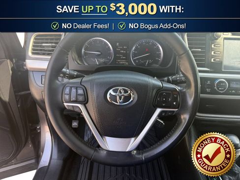 Used 2019 Toyota Highlander XLE AWD/4WD image 18