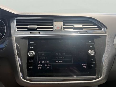 Used 2019 Volkswagen Tiguan SE w/ Panoramic Sunroof Package AWD/4WD image 17