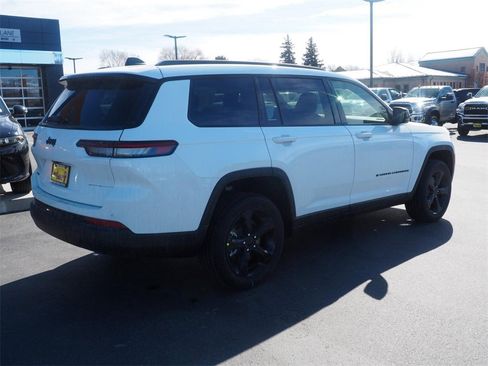 New 2025 Jeep Grand Cherokee L Laredo image 2