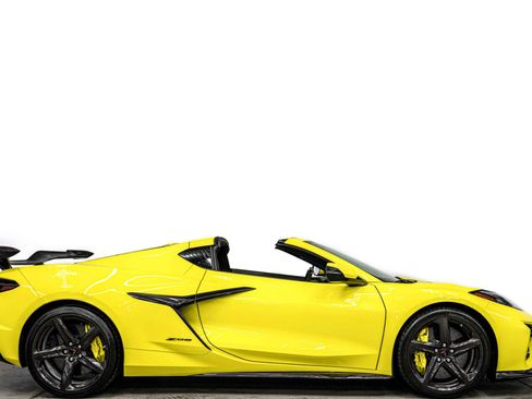 Used 2023 Chevrolet Corvette Z06 w/ Battery Protection Package RWD image 2