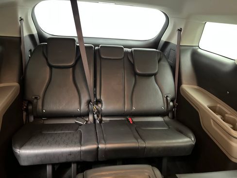 Used 2025 Kia Carnival FWD image 34