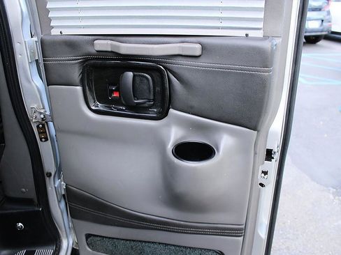 Used 2018 Chevrolet Express 2500 Extended w/ Enhanced Convenience Package image 19