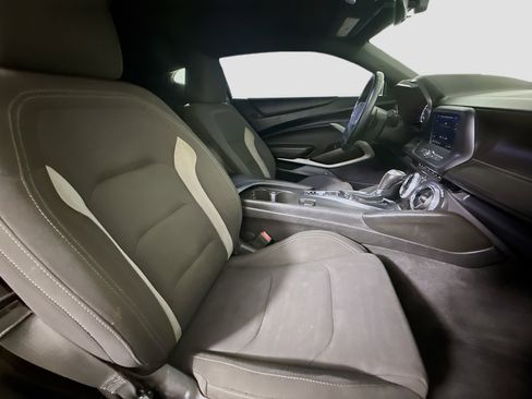 Used 2021 Chevrolet Camaro LT image 25