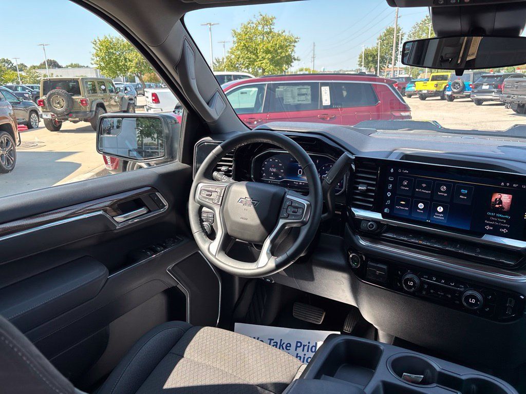 Used 2025 Chevrolet Silverado 1500 LT Trail Boss w/ LPO, Dark Essentials Package AWD/4WD image 23