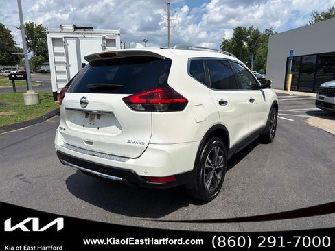 Used 2019 Nissan Rogue SV w/ Premium Package AWD/4WD image 8
