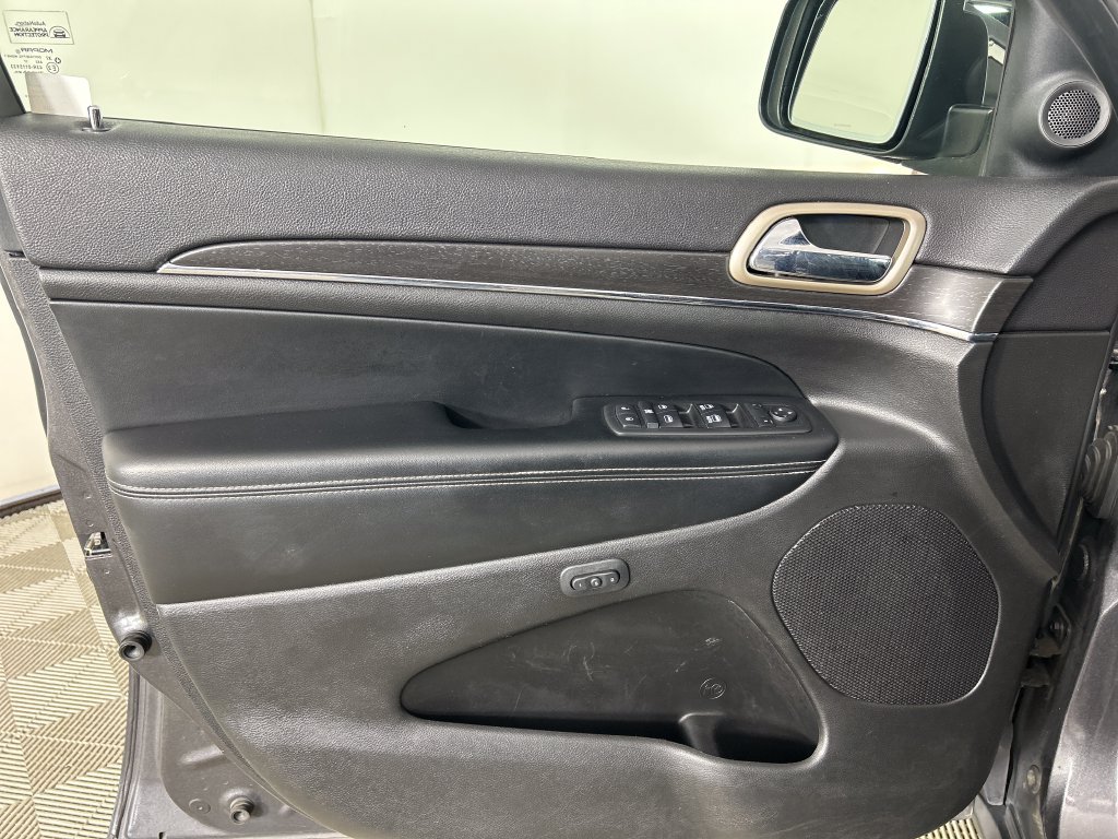 Used 2017 Jeep Grand Cherokee Limited AWD/4WD image 11